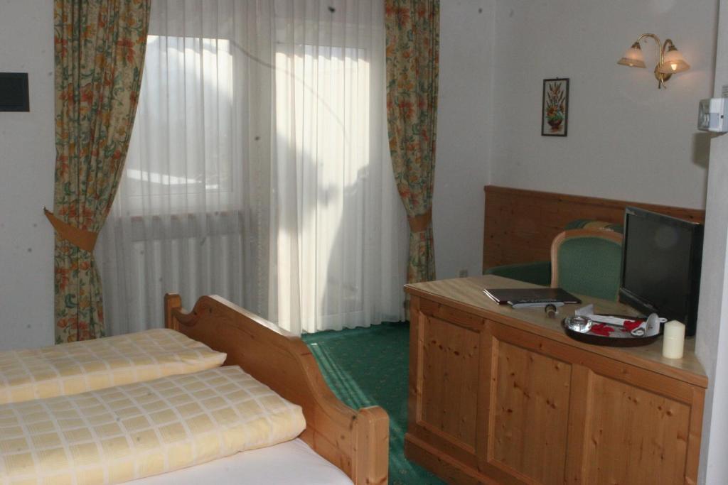Hotel Amaten Brunico Room photo